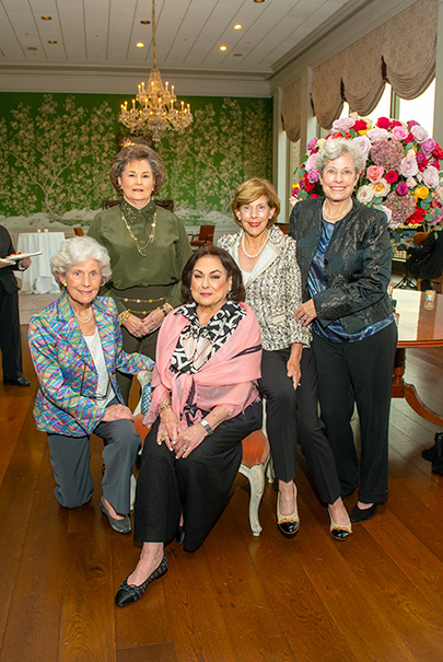 Beth Robertson Barbara Robertson Rose Cullen Carroll Ray and Lillie Robertson Photo by Jacob Power 1