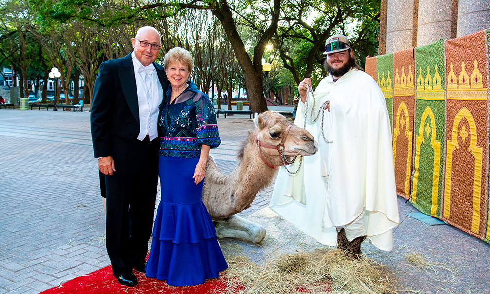 Allyn And Jill Risley With Ernest The Camel Photo Michelle Watson