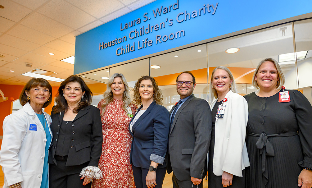 Guests At Dedication Of Laura S Ward Houston Children S Charity Child Life Room Photo By A Kramer