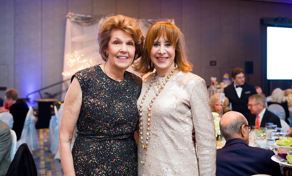 Lilly Andress And Honoree Vicki West Photo By Daniel Ortiz