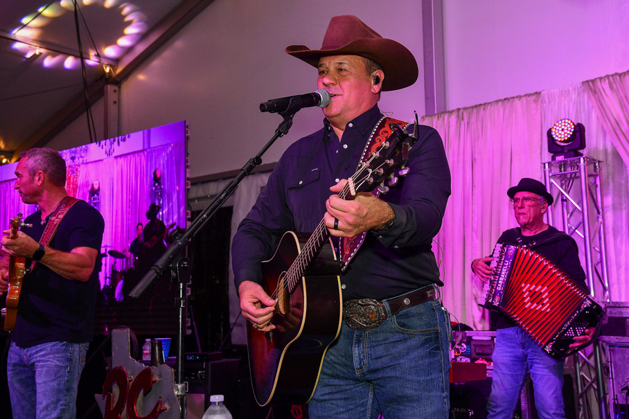 Roger Creager Performing At The 2024 Bryan Museum Gala Photo By Dave Rossman