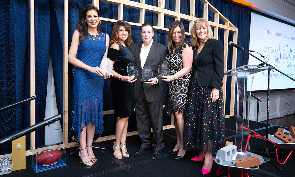 Volunteers Of The Year Jody Merritt, Christine Johnson, Scott Evans, Ghada Ali With Gaye Jackson Photo By Daniel Ortiz