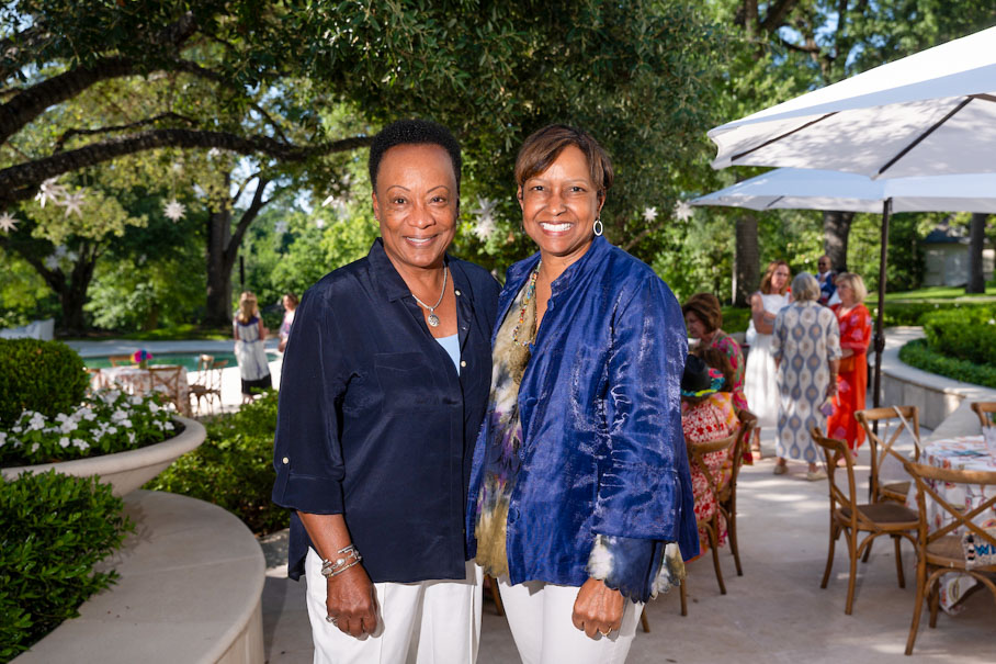 Sharon Land And Linda Gibbs (Photo by Daniel Ortiz)