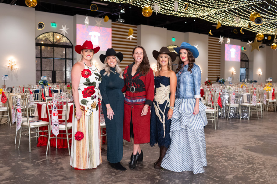 Event And Strategy Chairs Vanessa Ames, Kristen Collins, Dana Barton, Brooke Lee, Jordan Seff (Photo by Daniel Ortiz)