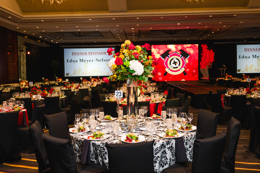 Ballroom décor by Let It Fly (Photo by CatchLight Group)